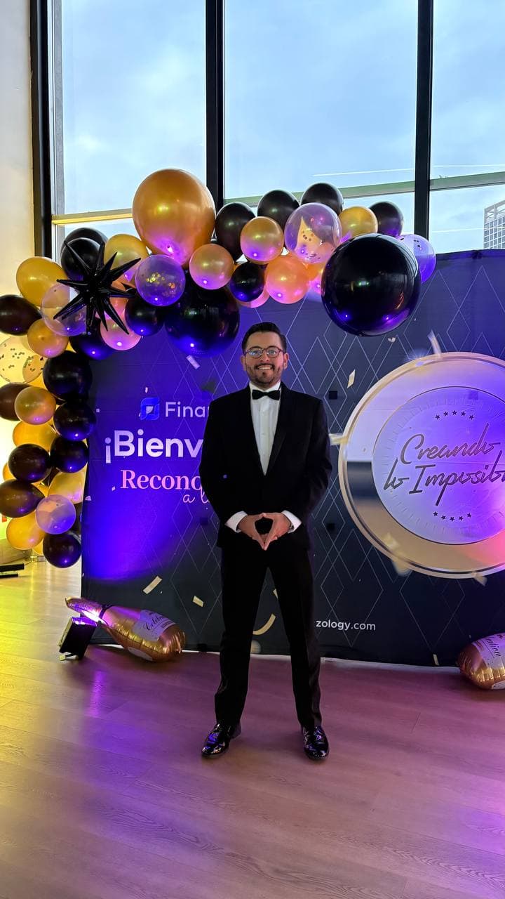 Luis Fernando López en el evento de reconocimiento Finanzology